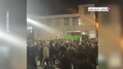 عقب‌نشینی ماموران نیروی انتظامی و فرار به پشت بام کلانتری مقابل جمعیت گسترده مردم آبدانان