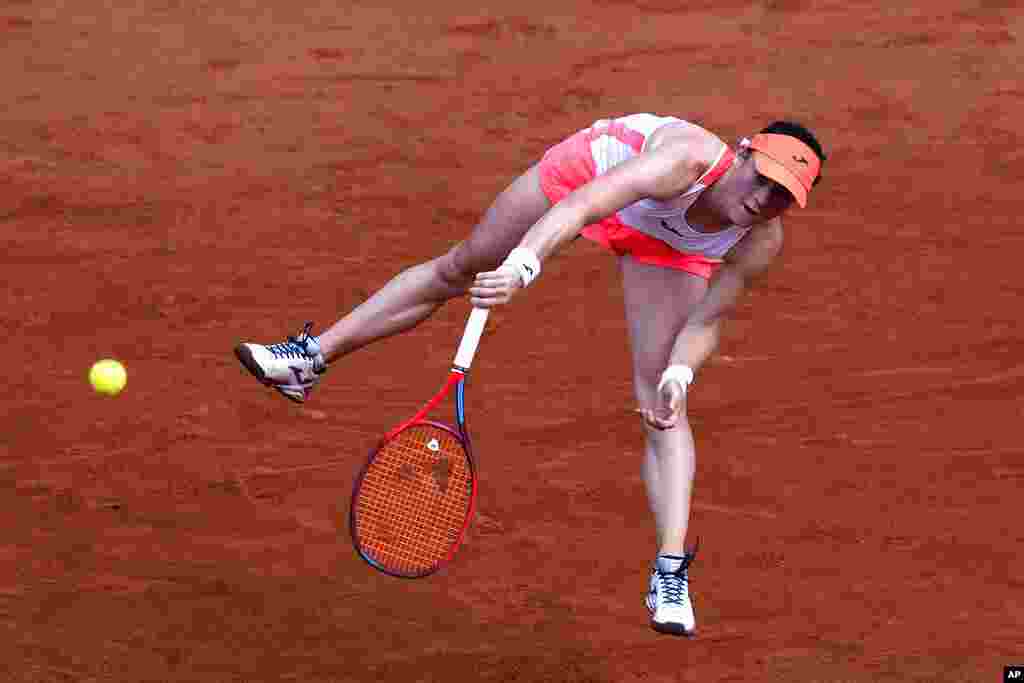 Slovenia&#39;s Tamara Zidansek serves to Spain&#39;s Paula Badosa during their quarterfinal match of the French Open tennis tournament at the Roland Garros stadium in Paris.