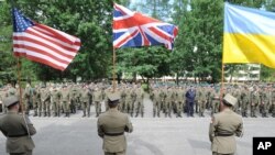 Upacara pembukaan latihan militer NATO 'Anaconda-16' di Warsawa, Polandia, Senin (6/6).