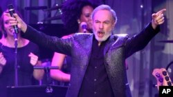 Diamond, conocido por éxitos como “Sweet Caroline” y “Cracklin’ Rosie”, dijo que planea permanecer activo escribiendo y grabando canciones. 