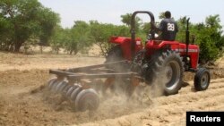 A farmer plows the field in Saulawa village, on the outskirts of Nigeria's north-central state of Kaduna in this May 2013 photo.