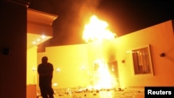  په بن غازي کې دهائي سيکورټي کميشن مشر فوزي وانس پخلى کړى دى چې په کوم وخت په قونصليټ بريد کيدو نو په کې دننه سټيونز موجود ؤ