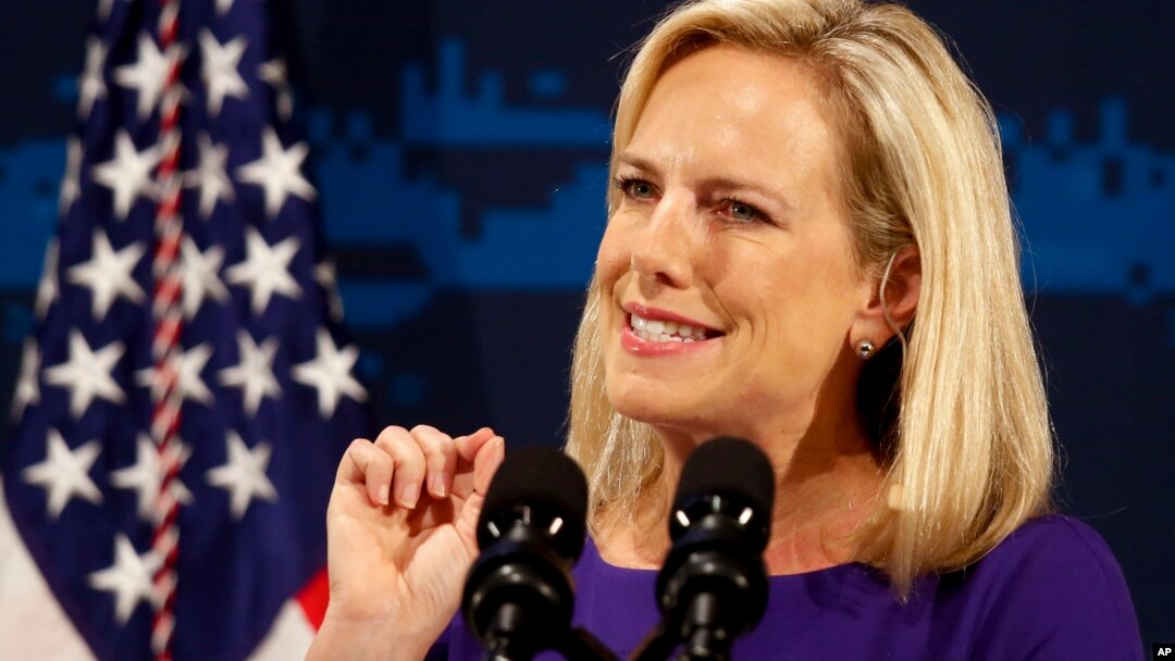 Menteri Keamanan Dalam Negeri Kirstjen Nielsen memberikan pidato dalam pertemuan Keamanan Siber Nasional yang diadakan oleh Departemen Keamanan Dalam Negeri AS di New York, 31 Juli 2018.