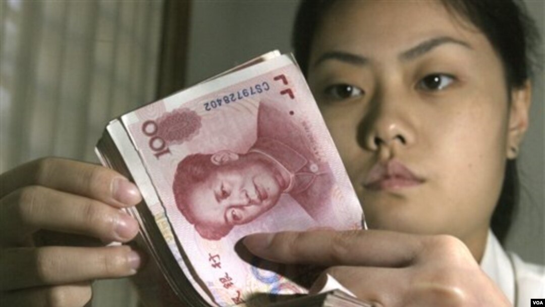 Beijing mendapat tekanan internasional untuk lebih melonggarkan nilai mata uang Yuan.