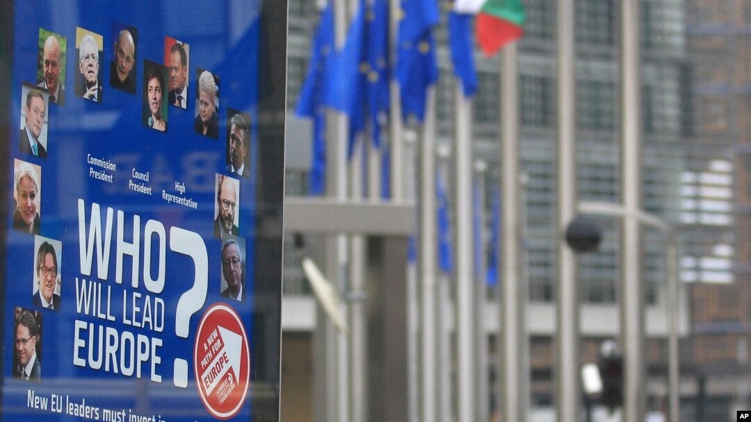 Poster ispred sedišta Evropske komisije poziva nove evropske lidere da izvedu EU iz faze štednje i investiraju u ekonomski rast i kvalitetna radna mesta. 