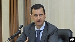 Syrian President Bashar Assad addresses a meeting for the central committee of the Baath party in Damascus, August 17, 2011