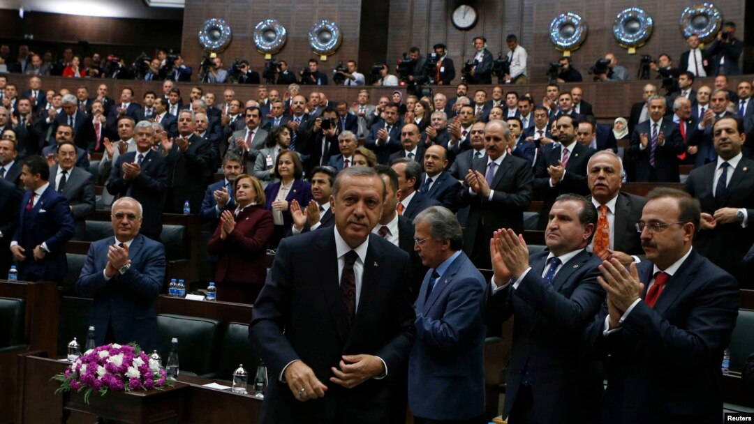 Başbakan Erdoğan geçen hafta millet meclisinde partisinin grup toplantısında konuşmaya hazırlanırken