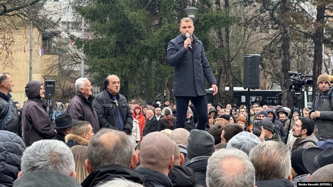 Gradonačelnik Banjaluke Draško Stanivuković na protestima ispred Narodne skupštine Republike Srpske, 11. decembra 2024.