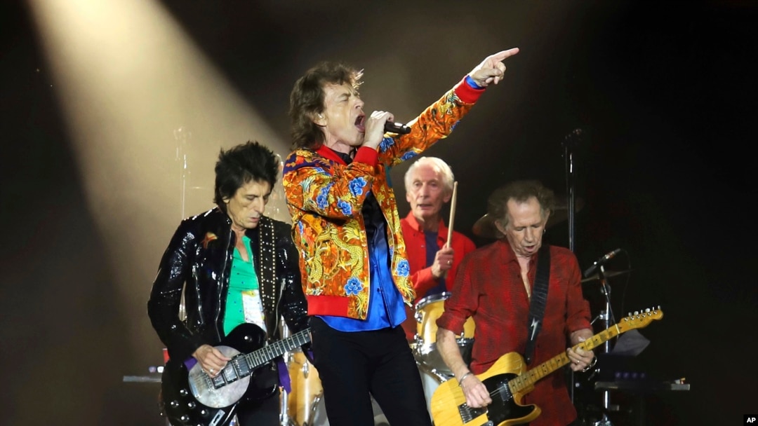 The Rolling Stones saat tampil di East Rutherford, New Jersey, 5 Agustus 2019. Dari kiri: Ronnie Wood, Mick Jagger, Charlie Watts dan Keith Richards. (Greg Allen/Invision/AP)