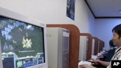 การใช้สายตาดูจอคอมพิวเตอร์ติดต่อกันเป็นเวลานานๆ อาจทำให้สายตาสั้นลงไปอีก