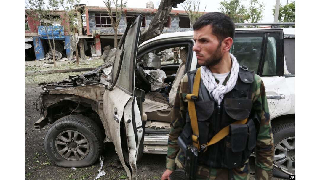 Bomb Explodes Near Convoy of Presidential Frontrunner 