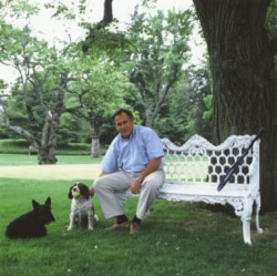 Dale Haney, the White House groundskeeper, on the South Lawn with Bush family dogs Barney and Spot. (George W. Bush Library)