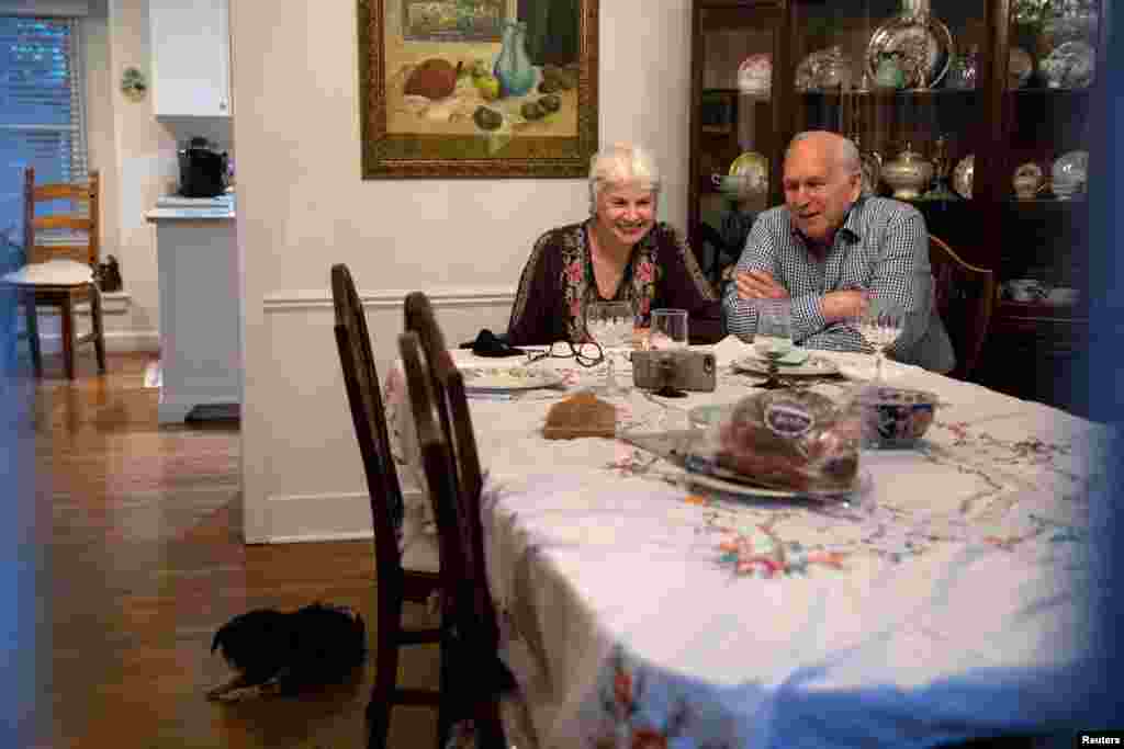 Janis and Uri Segal smile as they celebrate Thanksgiving with a virtual zoom with their family before a small dinner together as they try to prevent the spread of the coronavirus disease (COVID-19) in Detroit, Michigan, U.S. November 26, 2020. REUTERS/Em