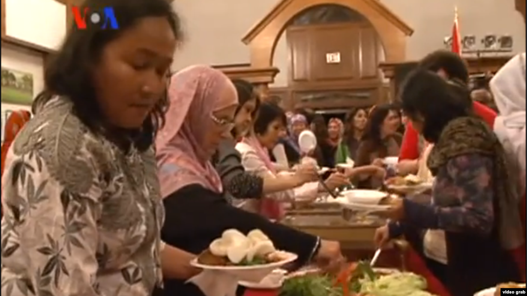 Wisma Indonesia, kediaman Dubes RI di AS mengadakan acara buka puasa bersama untuk muslim Indonesia dan warga muslim lainnya (15/7). 