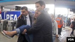 Kèk nan pasaje yo fè ajans nouvèl yo konnen ke  sanble se fren yo ki pa t ap fonksyone kòmsadwa