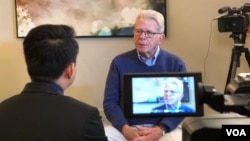 David Chandler sit in an interview with VOA Khmer when he attended the 2018 annual conference organized by Association for Asian Studies in Washington DC from March 22-25. (Soeung Sophat/VOA)