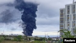 مخزن سوخت روسیه در در بندر سواستوپل، شبه‌جزیره کریمه، پس از حمله پهپادی 