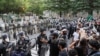 Agentes de policía hacen guardia en Washington D.C. el 1ro. de junio del 2020, mientras los manifestantes participan en una protesta cerca de la Casa Blanca para rechazar la muerte de George Floyd por uso excesivo de la fuerza policial en Minneapolis. REUTERS/Jonathan Ernst