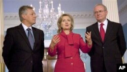 Secretary of State Hillary Rodham Clinton meets Northern Ireland First Minister Peter Robinson, left, and Northern Ireland Deputy First Minister Martin McGuiness Tuesday, Oct. 19, 2010, at the State Department in Washington. (AP Photo/Evan Vucci)