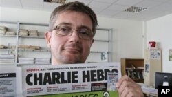 Majalah mingguan satiris Prancis Charlie Hebdo dalam penerbitannya hari Rabu (19 September 2012) memuat karikatur-karikatur tentang Nabi Muhammad (foto, 19/9/2012)., 