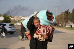 FILE - Palestinians fleeing the Israeli offensive on Khan Younis arrive at Rafah, Gaza Strip. February 14, 2024.