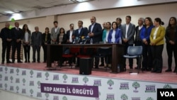 HDP mayors-elect protest the decision of YSK in Diyarbakir