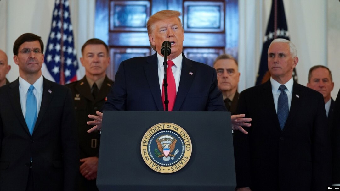 AQSh Prezidenti Donald Tramp Oq uy oldida Eron hujumi bo'yicha bayonot bermoqda, 2020-yil, 8-yanvar.