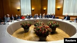 European Union foreign policy chief Catherine Ashton (2nd R) speaks with Iranian Foreign Minister Mohammad Javad Zarif (R) before the start of two days of closed-door nuclear talks at the United Nations European headquarters in Geneva, Switzerland, Nov. 20, 2013.