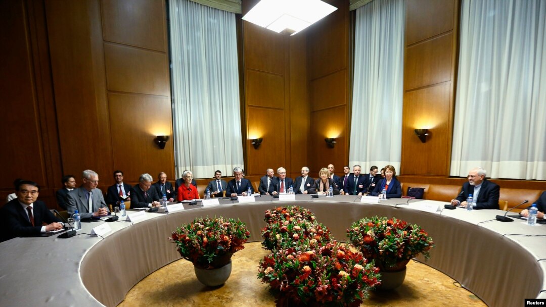 Visoka predstavnica EU Ketrin Ešton i šef iranske diplomatije Džavad Zarif tokom prvog kruga ženevskih pregovora 2. novembra 2013.