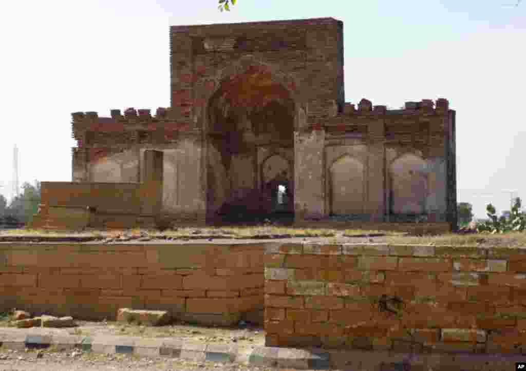 In this photo released by Korea Aerospace Research Institute, South Korea's rocket lifts off from its launch pad at the Naro Space Center in Goheung, January 30, 2013. 