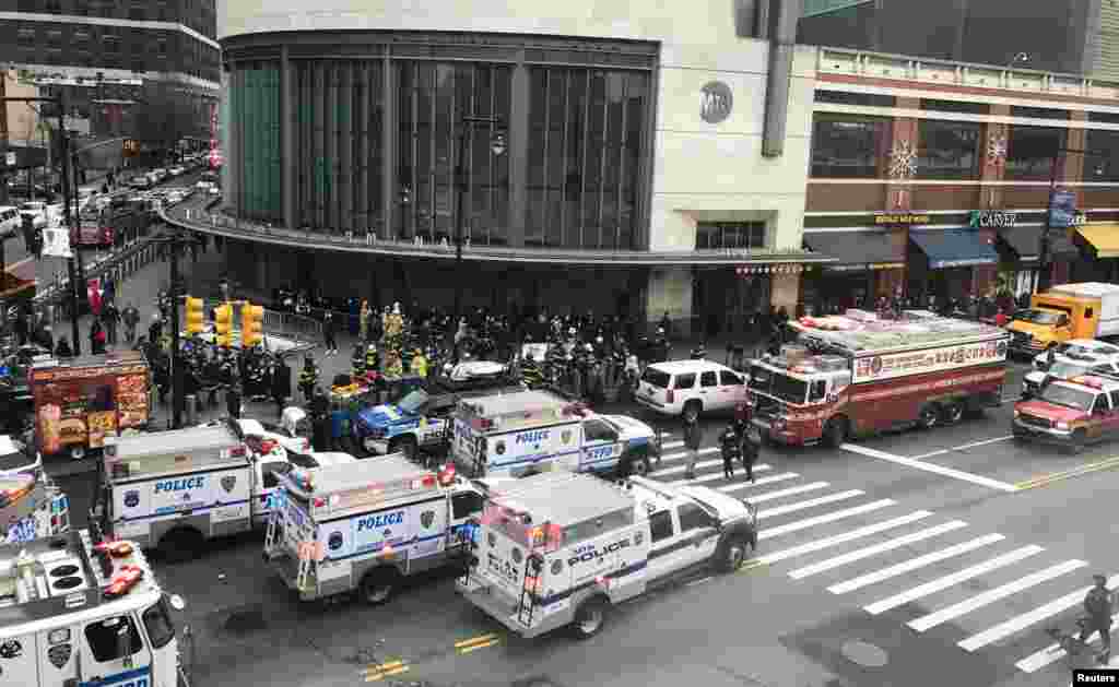 یک قطار مسافربری در محله بروکلین&nbsp;در نیویورک از خط خارج شد. این حادثه صد مجروح داشت.&nbsp;