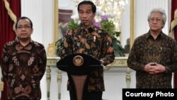 Presiden Jokowi di Istana Merdeka Kamis malam (13/10) menyampaikan duka cita yang mendalam atas meninggalnya Raja Thailand Bhumibol Adulyadej. (foto: Biro Pers Kepresidenan RI).