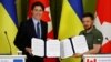 Прем’єр-міністр Канади Джастін Трюдо та президент України Володимир Зеленський підписали спільну декларацію під час прес-конференції на тлі нападу Росії на Україну в Києві, Україна, 10 червня 2023 року. REUTERS/Валентин Огіренко