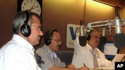 له‌ ڕاسته‌وه‌ حه‌یده‌ر که‌ریم، عه‌تا قه‌ره‌داغی، فه‌یسه‌ڵ عه‌لی، هه‌ینی 2 ی حه‌وتی 2010