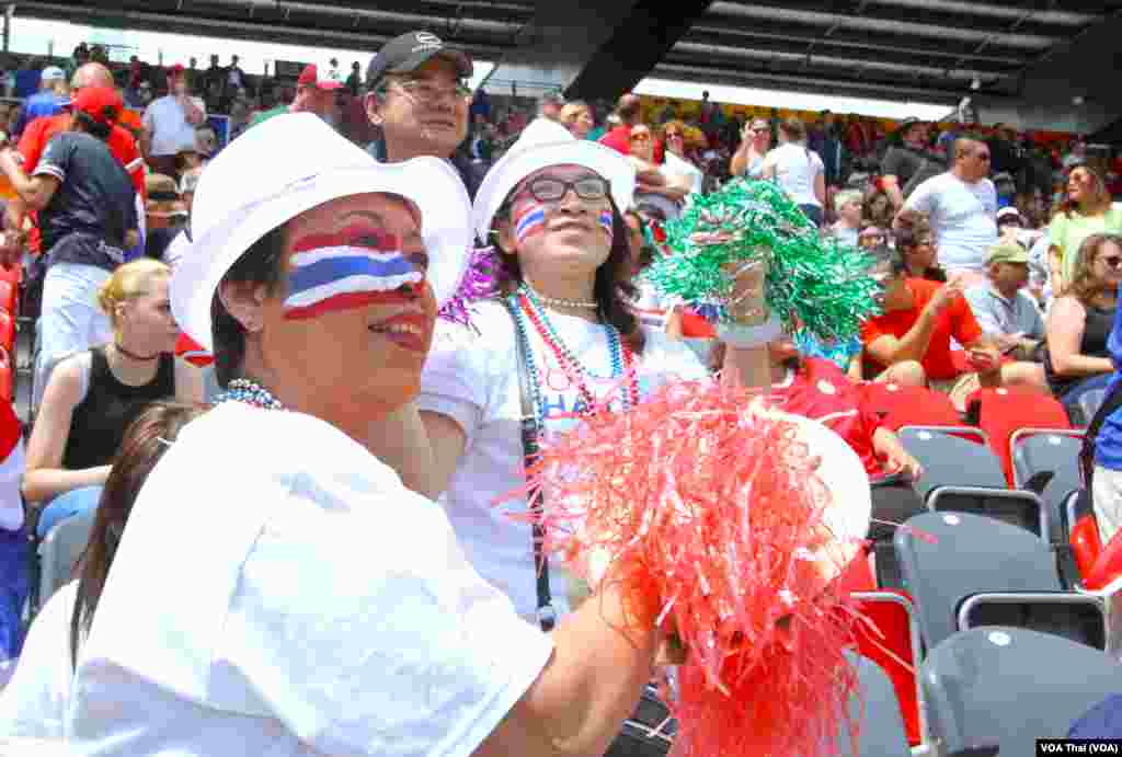 Thai Football fans in Ottawa