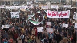 تظاهرات علیه بشار اسد پس از نماز جمعه در ادلب. ۹ دسامبر ۲۰۱۱