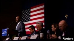 Jaime Harrison, lider Demokratskog nacionalnog komiteta, tokom obraćanja u Philadelphiji, 4. februara 2023. godine. (Reuters/Hannah Beier)