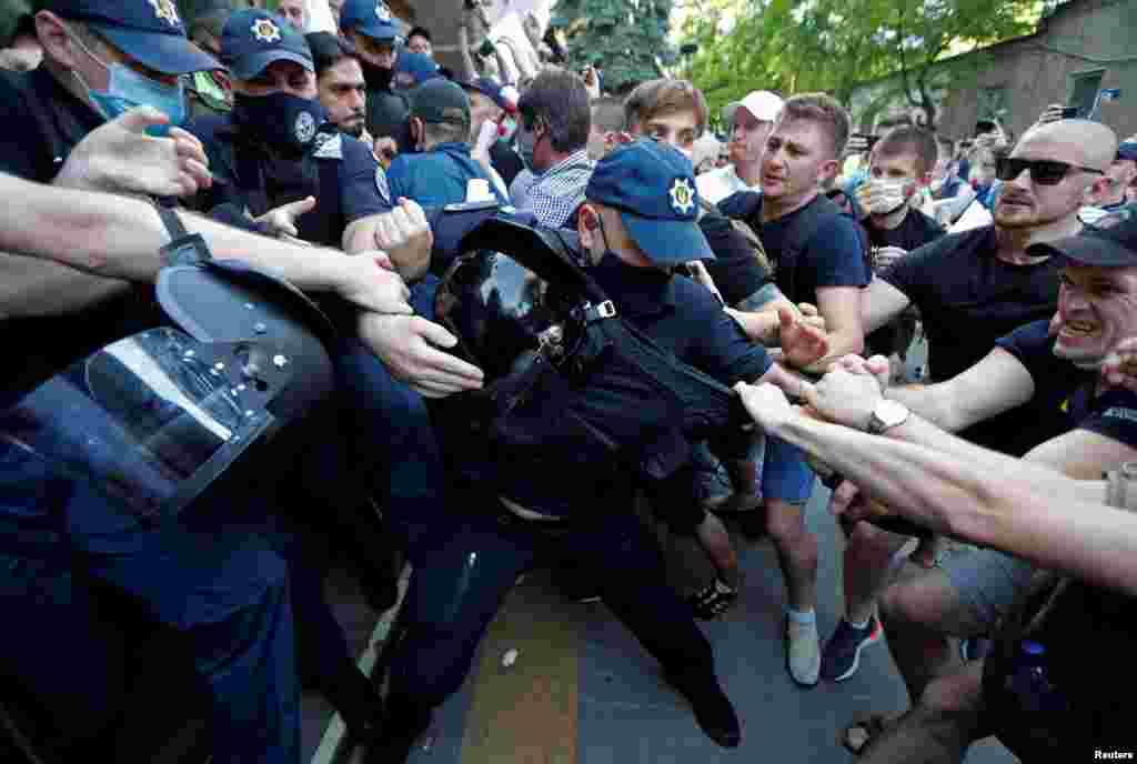 Supporters of Serhiy Sternenko, a civil activist and former leader of the far-right radical group Right Sector, who suspected of premeditated murder and possession of an illegal bladed weapon, scuffle with police in Kyiv, Ukraine, June 12, 2020.