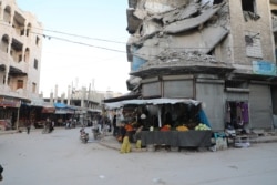 An Idlib market under bombed out buildings on March 3, 2021 in Idlib, Syria. (Mohammad Daboul/VOA)