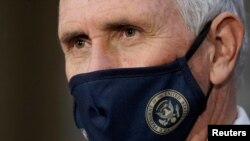 El ahora exvicepresidente de EE. UU. Mike Pence, en foto de archivo durante una ceremonia de juramentación de nuevos senadores en el Capitolio, en Washington, el 3 de enero de 2021.