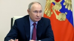 Vladimir Putin asume por seis años más. 