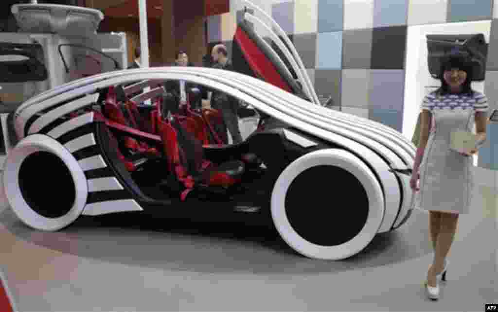 Toyota Boshoku Corp.'s concept vehicle T-Brain is displayed during the press preview of Tokyo Motor Show in Tokyo, Wednesday, Nov. 30, 2011. The Tokyo Motor Show opens to the public this weekend. (AP Photo/Itsuo Inouye)