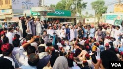 د پښتون ژغورنې غورځنګ او د بشري حقونو دپاره کارکونکو د احتجاجونو وروسته د پاکستان د مرکزي حکومت تحقياتي ادارې ايف اي ای ومنله چې حيات پريغل د سايبر کرايمز د قانون د لاندې د يو وګړي په رپورټ ګرفتار کړی دی