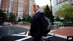 Kevin Downing, attorney for Paul Manafort, walks to the Alexandria Federal Courthouse in Alexandria, Va., Aug. 2, 2018, for President Donald Trump's former campaign chairman's tax evasion and bank fraud trial. 