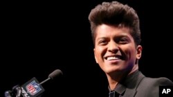 Bruno Mars who will headline the half-time show at the NFL Super Bowl XLVIII football game speaks during a press conference, Jan. 30, 2014, in New York.