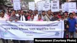 Bangladeshi human rights group Odhikar activists and volunteers demonstrating against enforced disappearances in the country on the International Day of the Victims of Enforced Disappearances in Khulna, Bangladesh Aug. 30, 2017. 