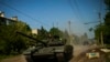Министерството за одбрана на Северна Македонија потврди дека станува збор за донација на тенкови Т-72 за кои во иднина нема место во армијата и кои, според Одбрана, „за неколку години би биле неконкурентни и некомпатибилни“. 