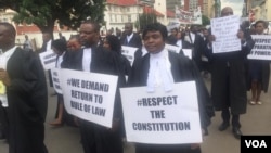 Amagqwetha afole ngoLwesibili esola okwenzakala eZimbabwe.