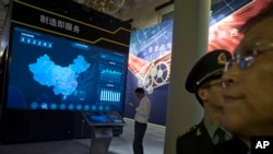 ARCHIVO - Muestra de tecnologías de la información en el Beijing Exhibition Hall. Beijing, China, oct. 17, 2017.