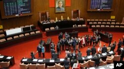 Rapat para anggota parlemen Taiwan (foto: ilustrasi). 